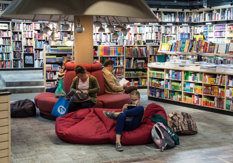 magasin-ROQUEBRUNE CAP MARTIN-min_books_bookstore_book_reader_readers_reading_shop_sale_books-849006