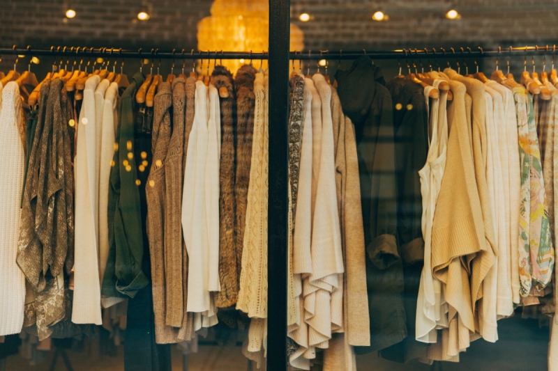 magasin-ROQUEBRUNE CAP MARTIN-min_clothe_fashion_store_shop_window_store_front-21277